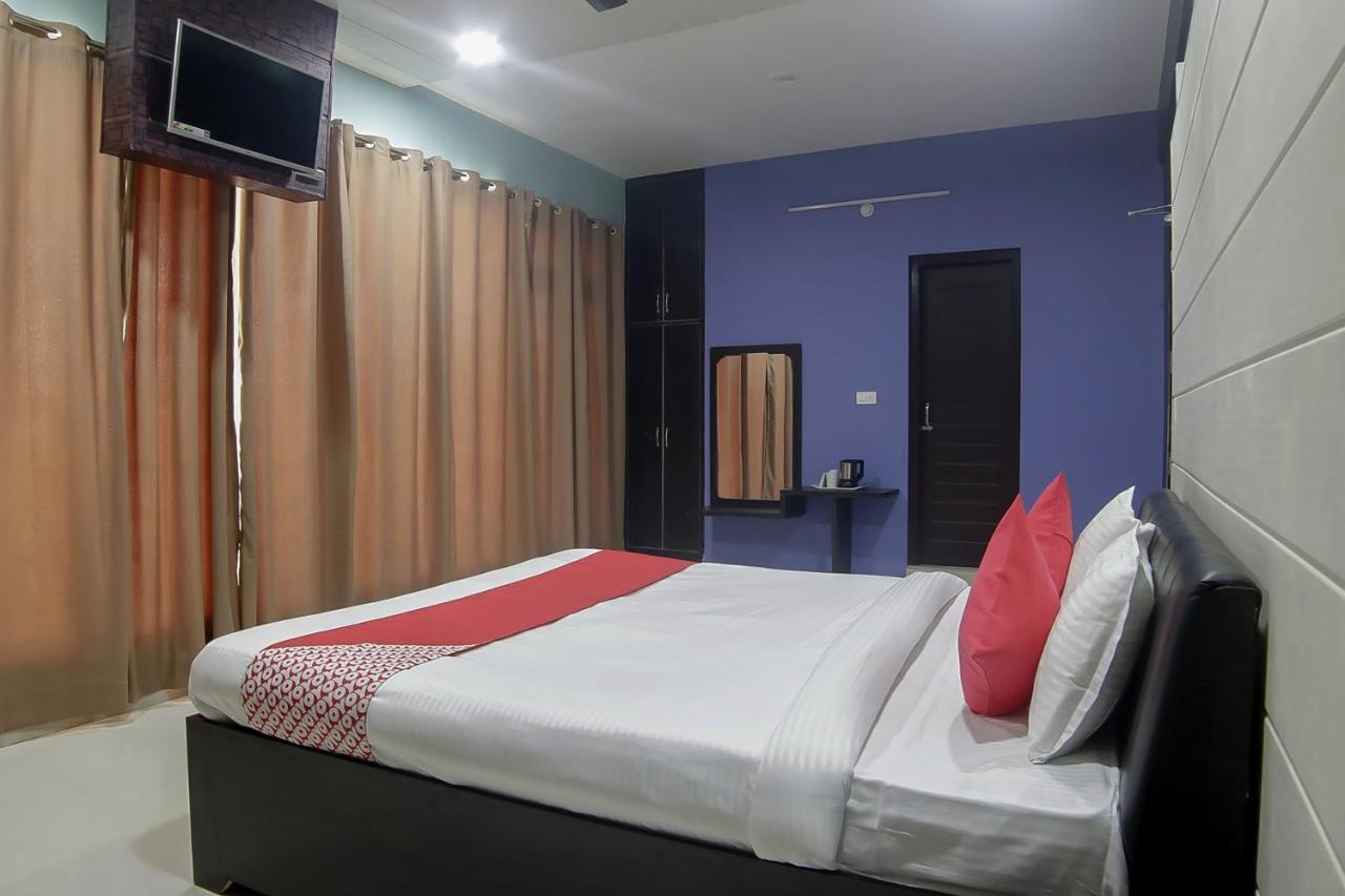 Oyo 30488 Satkar Hotel Pithorāgarh Kültér fotó